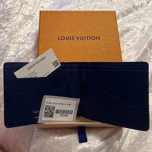 LOUIS VUITTON
Taigarama Multiple Wallet Cobalt